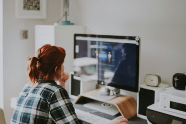 organiser un webinaire : étapes et conseils pour une réussite assurée
